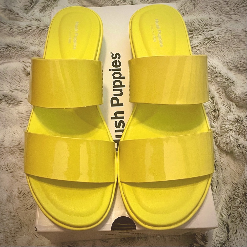 HUSH PUPPIES WOMENS SANDALS-Color: YELLOW - Memory Foam - NEW & in original box!